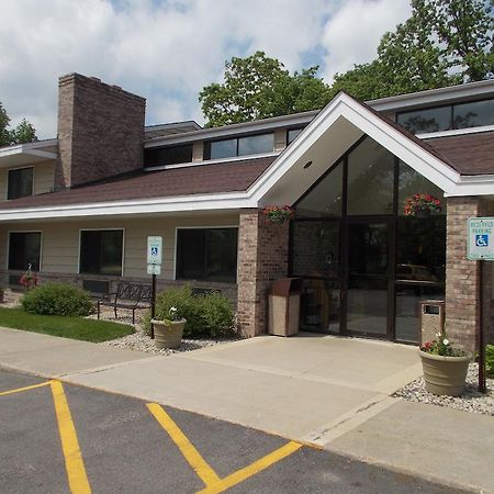 Boarders Inn And Suites By Cobblestone Hotels - Ripon Exterior foto